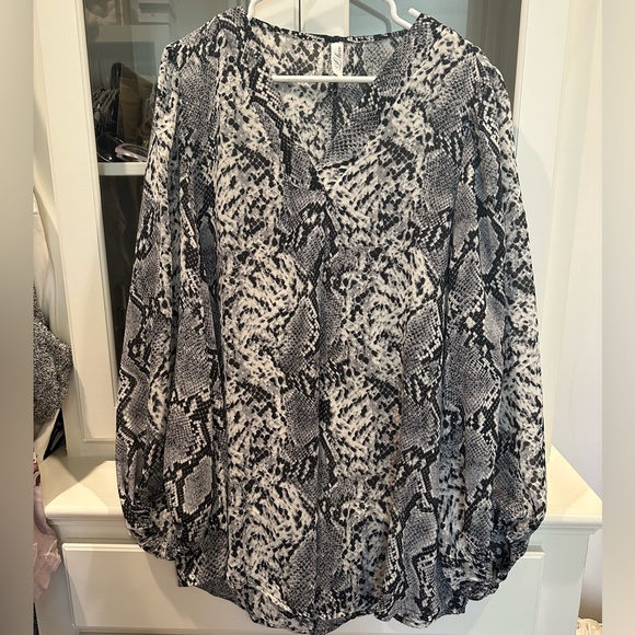 Snake skin pattern blouse - Picture 1 of 4